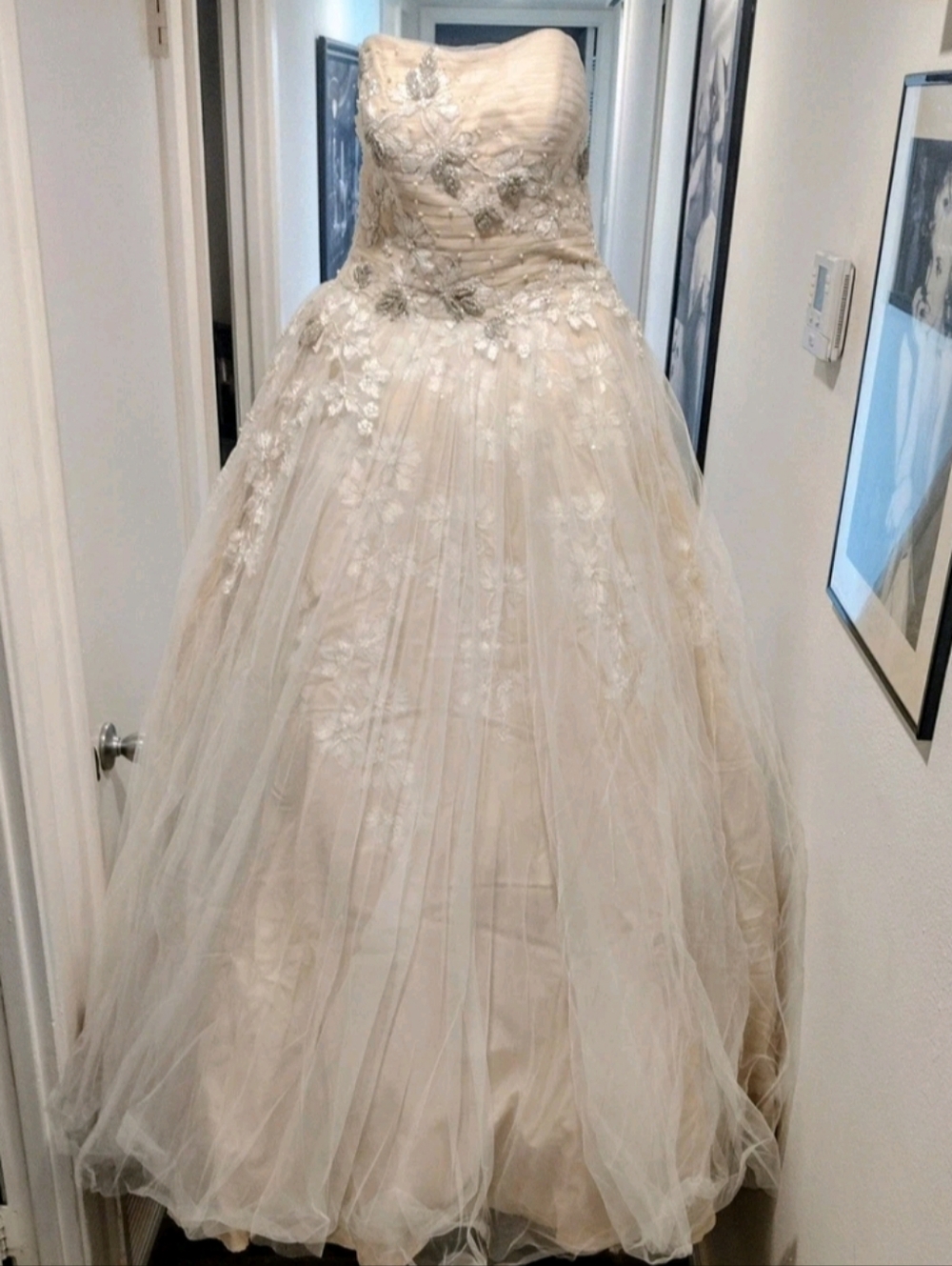 Oleg Cassini wedding dress Size 4